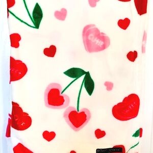 Betsey Johnson Soft Plush Throw Blanket Valentines Hearts Love Pink Red